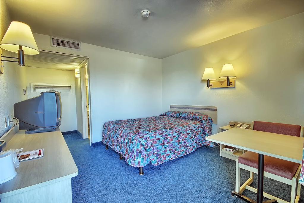 Motel Rodeway 2*